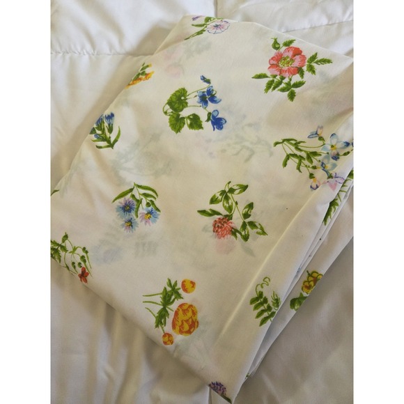 Vintage Bright Full Flat Sheet 81" x 104" Retro Flowers Groovy 70s Cottage Core - Picture 1 of 3